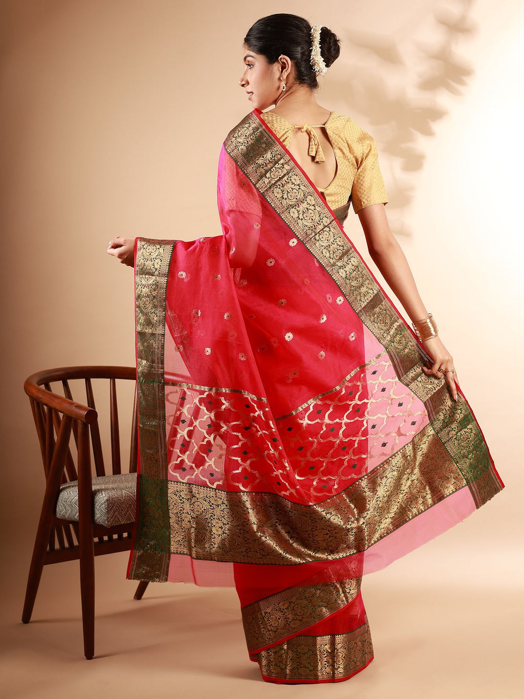 Ashrafi Noor